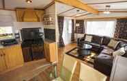 Common Space 2 2 Bedroom Caravan in Lochlands Leisure Park