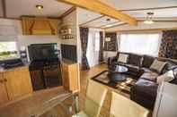 Ruang Umum 2 Bedroom Caravan in Lochlands Leisure Park