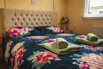 Bilik Tidur 4 2 Bedroom Caravan in Lochlands Leisure Park
