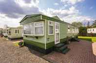 Exterior 2 Bedroom Caravan in Lochlands Leisure Park