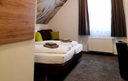 Bedroom 3 Outlet Hotel