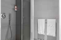 In-room Bathroom Acquario Genova 10 300mt From Sea Centre