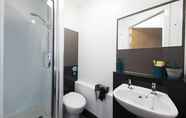 Toilet Kamar 6 Vibrant Rooms STUDENTS Only - COVENTRY