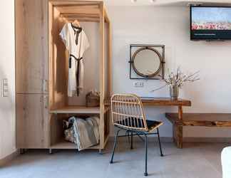 Bedroom 2 DEL MARE SUITES