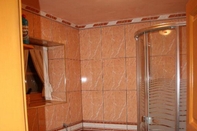 Toilet Kamar Holiday Home Grga-three Bedroom House With Swimming Pool