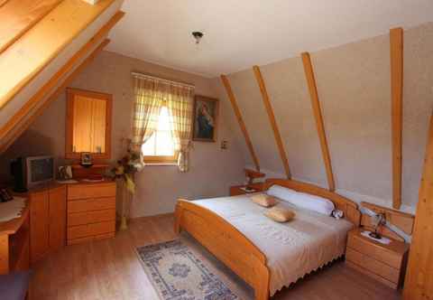 Bedroom Holiday Home Grga-three Bedroom House With Swimming Pool