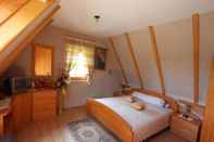 Bedroom Holiday Home Grga-three Bedroom House With Swimming Pool