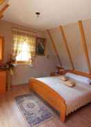 BEDROOM Holiday Home Grga-three Bedroom House With Swimming Pool