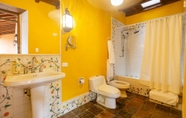 ห้องน้ำภายในห้อง 2 Casa Baloco By Soho