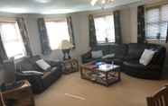 ล็อบบี้ 3 Captivating Apartment in Copthorne, Near Gatwick