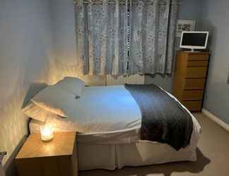 Bedroom 2 Captivating Apartment in Copthorne, Near Gatwick