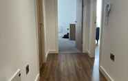 Lobby 4 Luxury 2-bed Apartment in Manchester With Parking