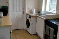Accommodation Services Spacious 3bed House in Walsall With Parking Onsite