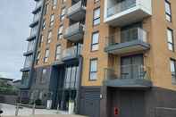 Exterior Impeccable 2-bed Apartment in Reading