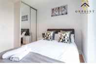 Bedroom Impeccable 2-bed Apartment in Reading