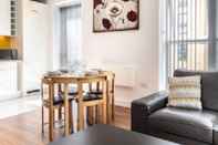 Common Space Impeccable 2-bed Apartment in Reading