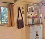 Phòng ngủ 4 Outstandingly Situated Cosy Shepherds Hut