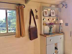 Bedroom 4 Outstandingly Situated Cosy Shepherds Hut