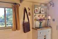 Bedroom Outstandingly Situated Cosy Shepherds Hut