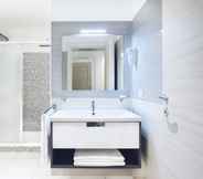 In-room Bathroom 4 Easy Welcome Vuelle Superior