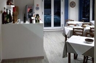 Bar, Cafe and Lounge Albergo Oasi