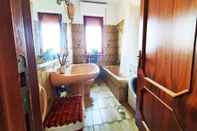 Phòng tắm bên trong La Finestra Sugli Ulivi