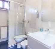 In-room Bathroom 3 Il Borgo Apartments B6 - Sv-d600-bove3l1b