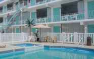 Swimming Pool 3 Island Breeze Motel