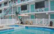 Kolam Renang 3 Island Breeze Motel