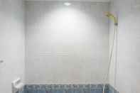 In-room Bathroom Spacious And Serene 1Br Apartment At Taman Beverly