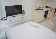 Others 2 Warm And Homey Studio Room At Sky House Bsd Apartment