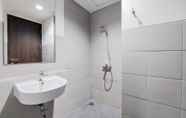 Toilet Kamar 2 Elegant And Comfy Studio At Bintaro Icon Apartment