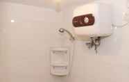 Toilet Kamar 6 Nice And Comfy 2Br At Bassura City Apartment