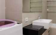 Toilet Kamar 7 Comfort And Minimalist Studio At Azalea Suites Apartment