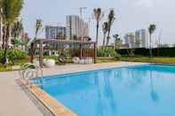 Swimming Pool Nice And Restful Studio Sky House Bsd Apartment