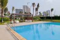 Swimming Pool Cozy Studio Room At Sky House Bsd Apartment