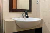 In-room Bathroom Comfort And Minimalist 2Br At Maple Park Sunter Apartment