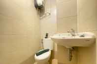 Toilet Kamar Spacious Chic Studio Room Apartment At Gateway Pasteur