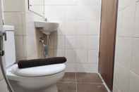 Toilet Kamar Tranquil Studio Apartment At Vida View Makassar