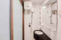 Toilet Kamar Great Location Studio Sky House Apartment Near Bsd