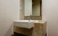 Toilet Kamar 2 Modern Minimalist Best View 2Br Apartment At Aryaduta Residence Surabaya