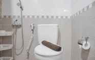 Toilet Kamar 5 Premium And Comfortable 2Br Apartment At Royal Olive Residence