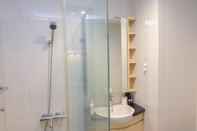 Phòng tắm bên trong Nice And Comfy Studio Tamansari Semanggi Apartment