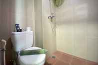 ห้องน้ำภายในห้อง Affordable Studio Room At Taman Melati Jatinangor Apartment