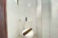 Toilet Kamar Spacious Studio Room At Gateway Ahmad Yani Cicadas Apartment