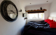 Bedroom 3 Charming 1-bed Maisonette With Mountain View