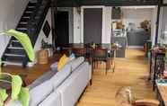 Lobby 7 Contemporary Open Plan 1 Bedroom Mezzanine Loft in Hackney