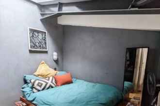 Kamar Tidur 4 Contemporary Open Plan 1 Bedroom Mezzanine Loft in Hackney