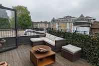 Ruang untuk Umum Contemporary Open Plan 1 Bedroom Mezzanine Loft in Hackney