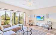 Common Space 2 Upscale 3BR Condo With Netflix and Shared Pool and Hot Tub Near Disney